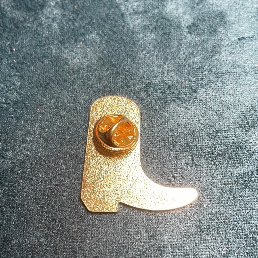 What Would Dolly Do Pin - Picture 2 of 3